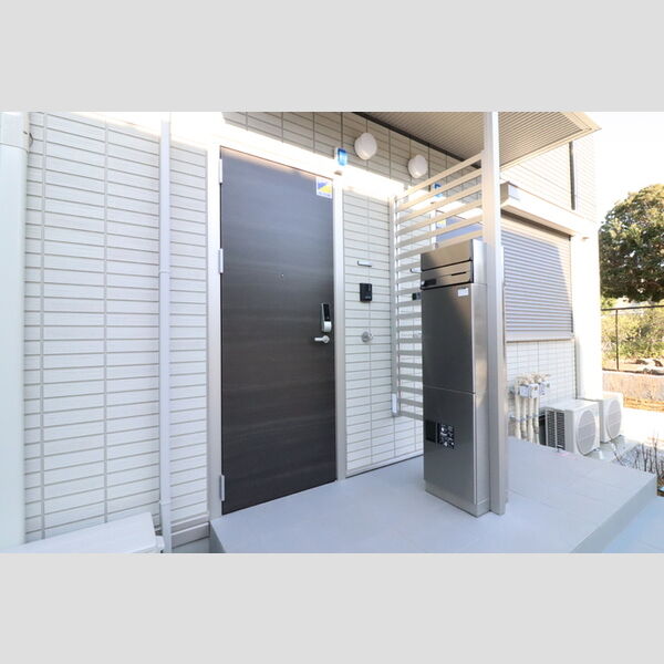 CLASSEUM桶川泉　Ⅰ205号室 玄関外側