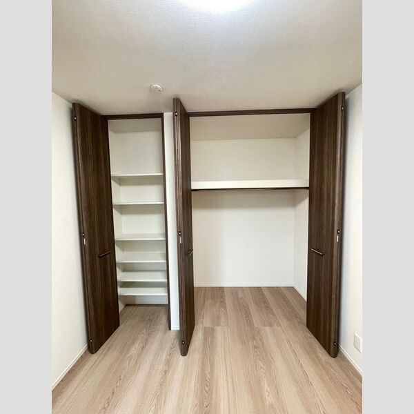 ラペーシュ湘南台102号室 クローゼット