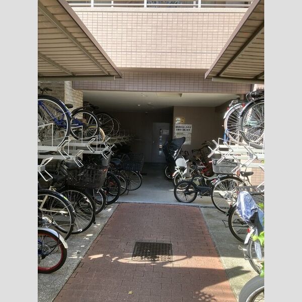 カスタリア荒川 駐輪場