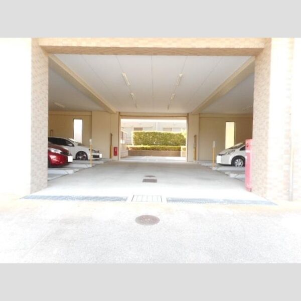 エーヴィゲス市川601号室 駐車場(要空き確認)