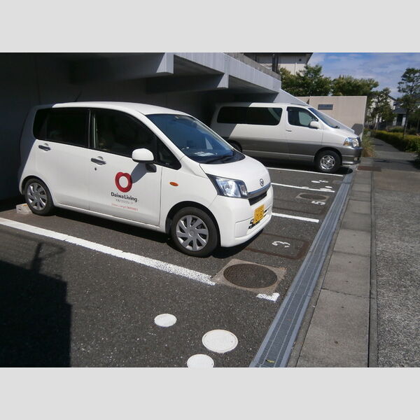ラックスハイム鶴川台　Ⅰ207号室 駐車場