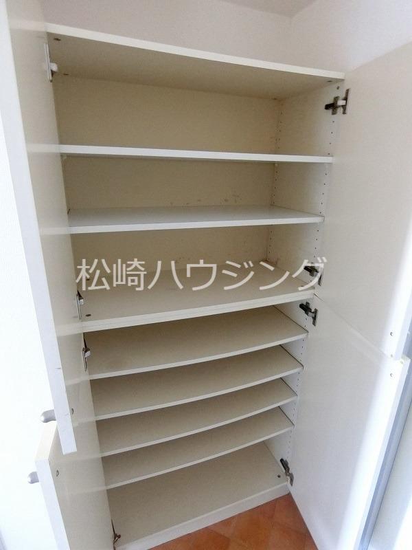 メルベーユ松が丘2階 玄関