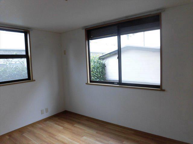 ラルジュ・アイ 内観