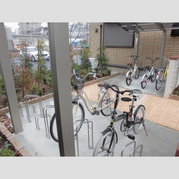 ロイヤルティアラ　Ⅴ・Ⅵ　Ⅴ303号室 駐輪場