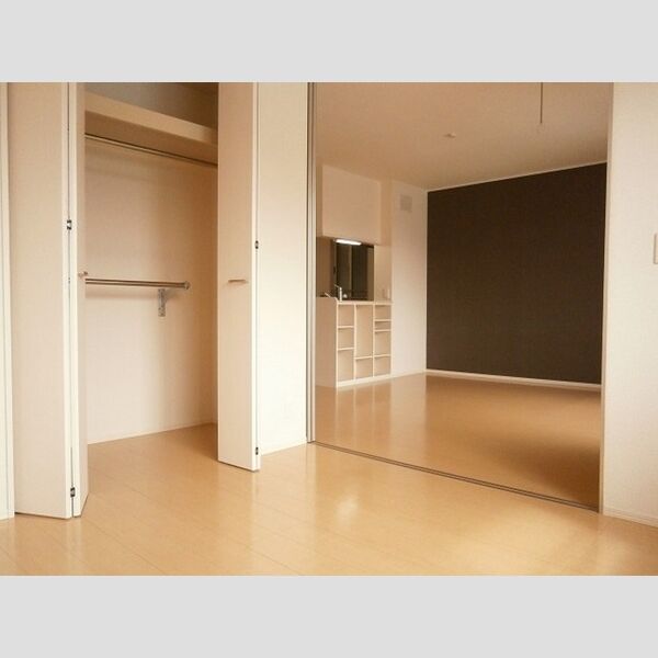 ソレイユ202号室 ♪4.5帖洋室からLDKを撮影♪