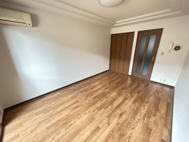 ロズウェルシブヤ201号室 洋室