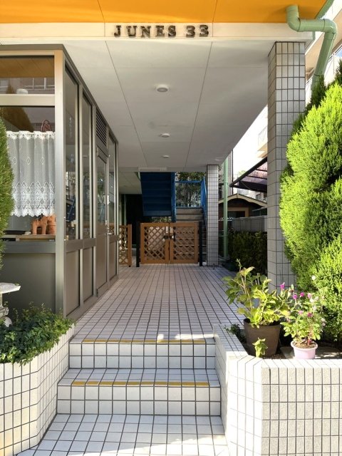 ジュネス３３Ａ2階 エントランス
