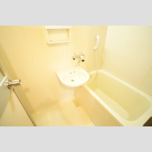 ショーワビルⅡ 清潔感のある浴室です。