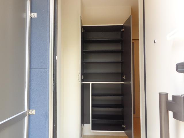 ベラーノ105号室 下駄箱