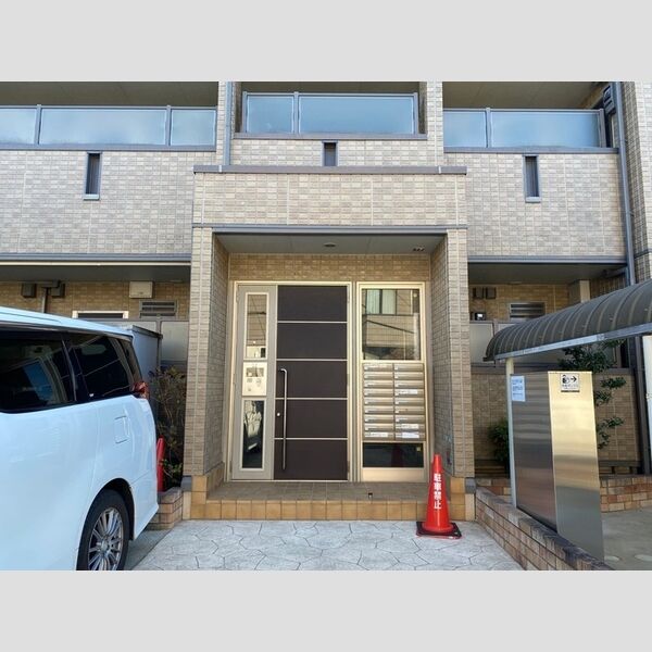 ソレーユ・トレビナ206号室 エントランス