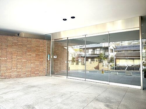 パークコリーナ上大岡アジュールコート エントランス　※2026年2月撮影