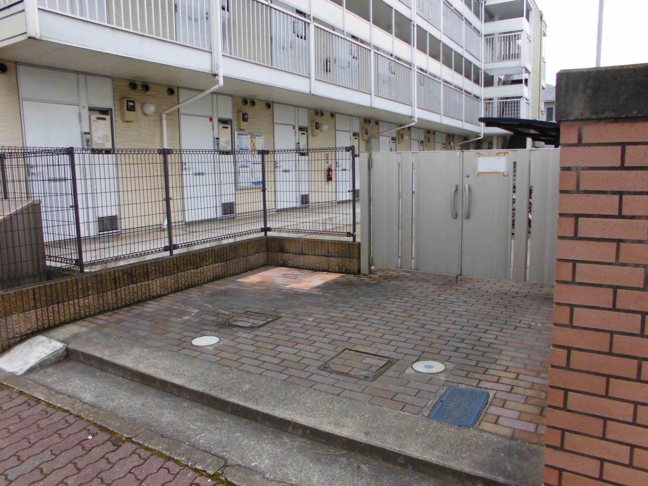 レオパレスヴィクトワール312号室 オートロックゲート付き。