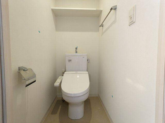 ケーディーエックスレジデンス上野毛201号室 トイレ