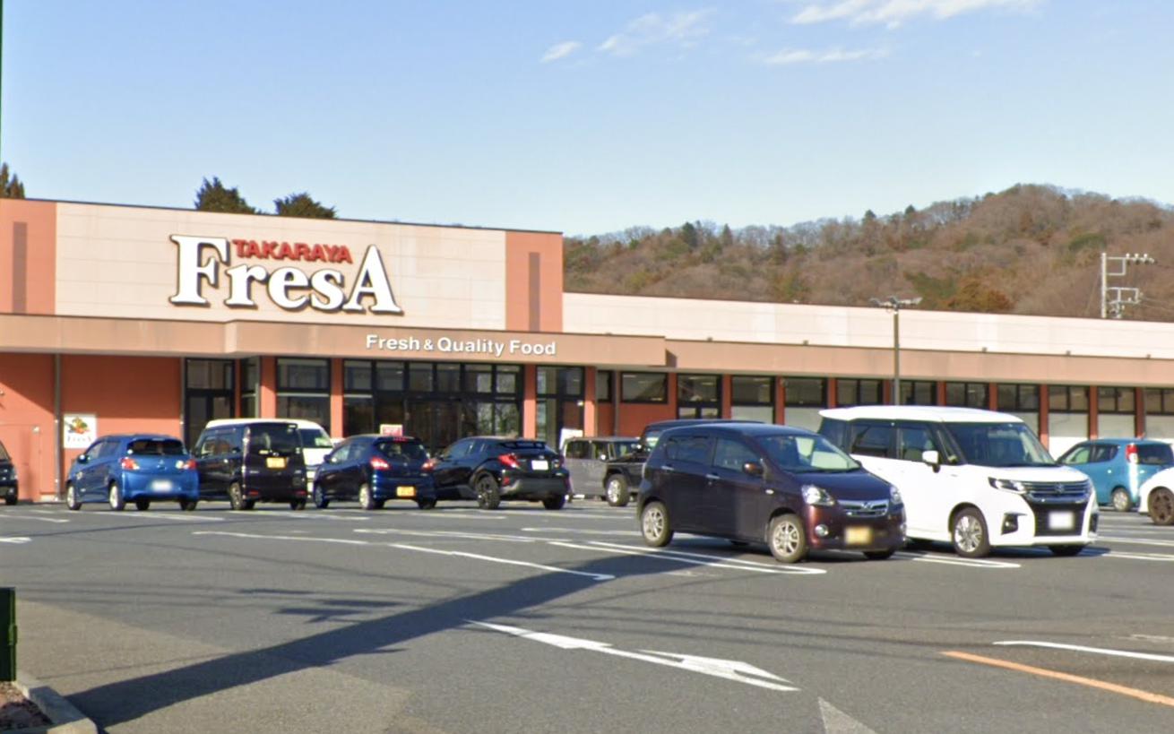 上荻野戸建 【スーパー】TAKARAYA FresA(たからやフレサ) 上荻野店まで359ｍ