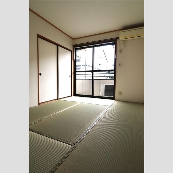 メゾンソレーユ102号室 和室