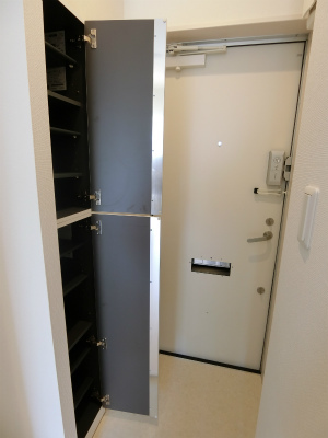 リブリ・MiiA1階 玄関