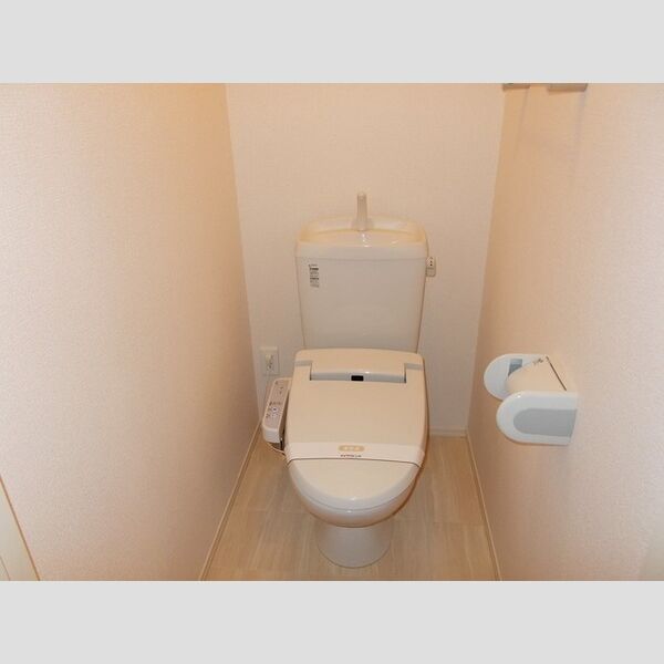 ラマージュⅡ106号室 温水洗浄暖房便座付トイレ