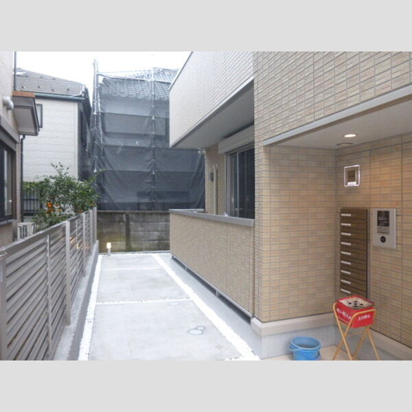 ブラウン・ベル 周辺