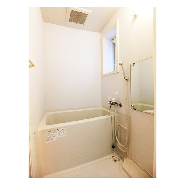 アンリシェール橋本Ｂ 窓があり明るいバスルーム