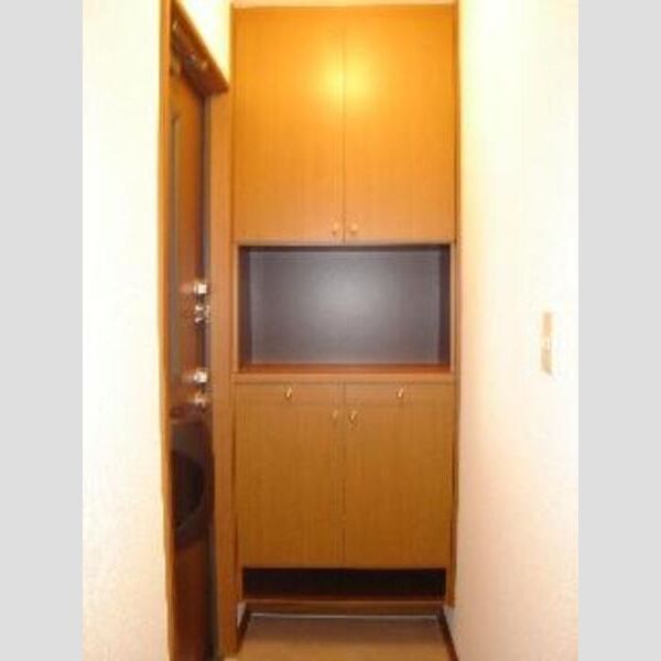 シャレーエスポワール　壱番館 広々玄関収納☆