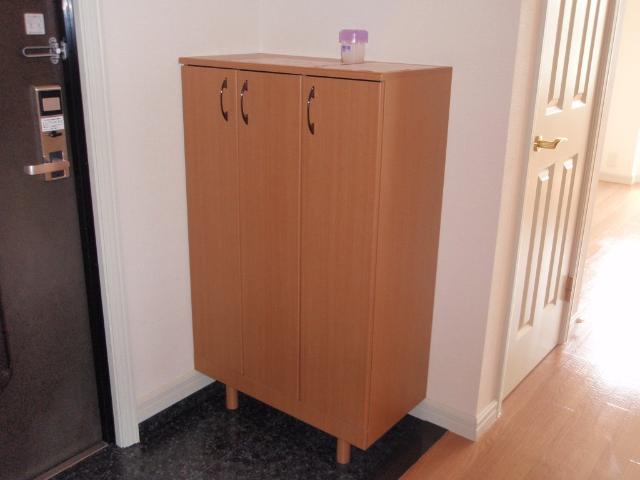 メゾン・ド・ソレイユ 玄関収納