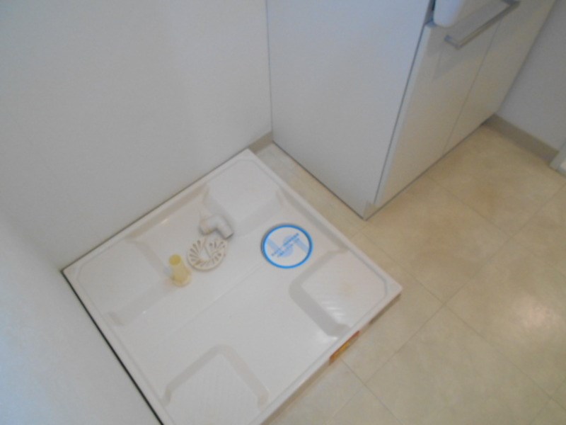 グリフィン横浜・反町公園参番館2階 洗濯機置場