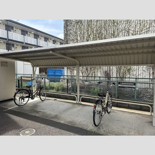 レジデンスフジミ203号室 駐輪場