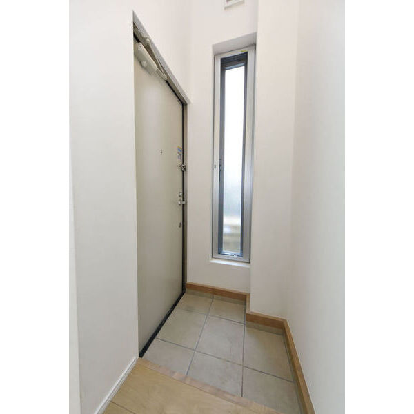 サリースマイル参番館0101号室 玄関