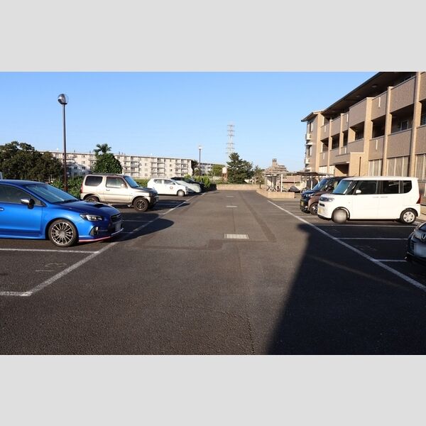 レジデンス・デュオ302号室 駐車場