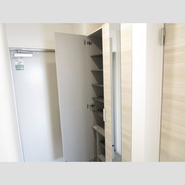 D-Raffine302号室 トールシューズボックス