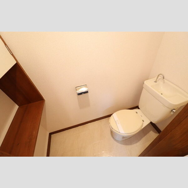 ヴィラ松本303号室 ★トイレ収納★