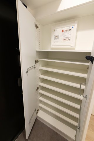 プラウドフラット墨田曳舟410号室 玄関