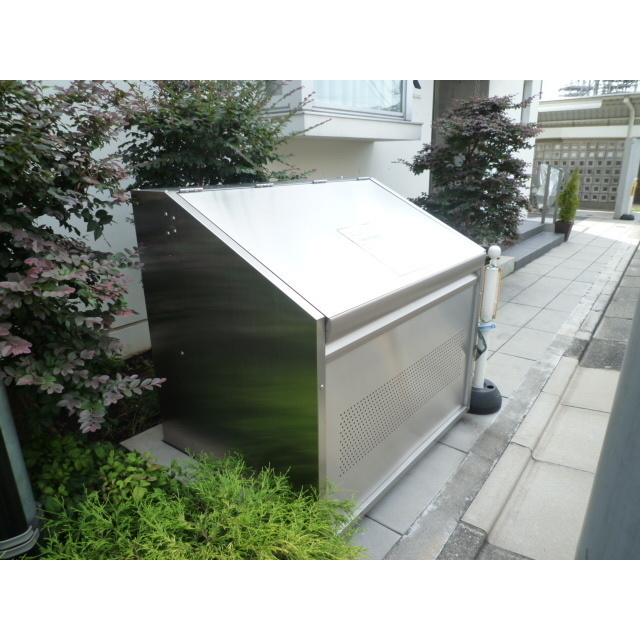 ヒルズ柿の木坂301号室 敷地内ゴミ置き場