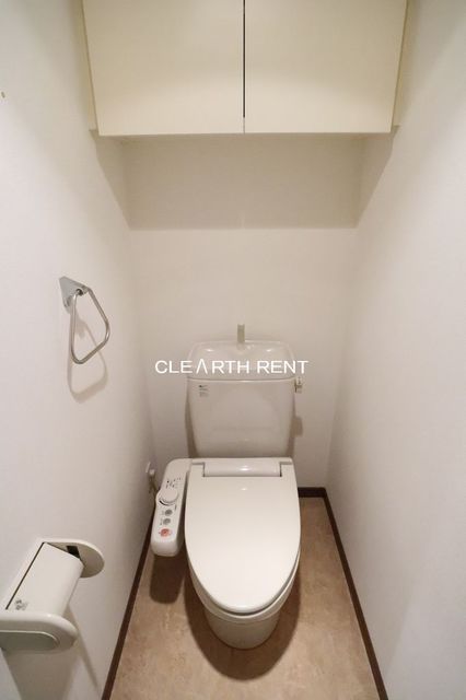 パレステュディオ新宿パークサイド7階 吊戸棚・ウォシュレット付きトイレ