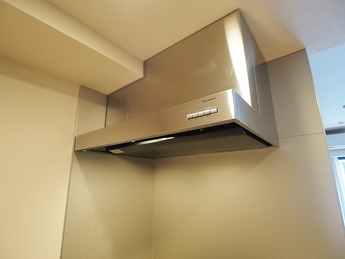 ディアナコート三軒茶屋2階 キッチン・レンジフード　※2026年4月撮影
