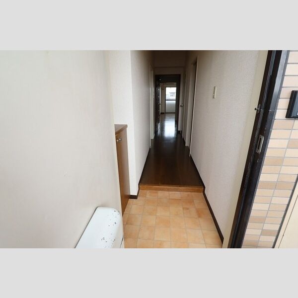 メゾン・リヴィエール301号室 玄関