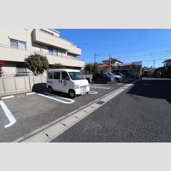 シャルマン・ルミエール 駐車場