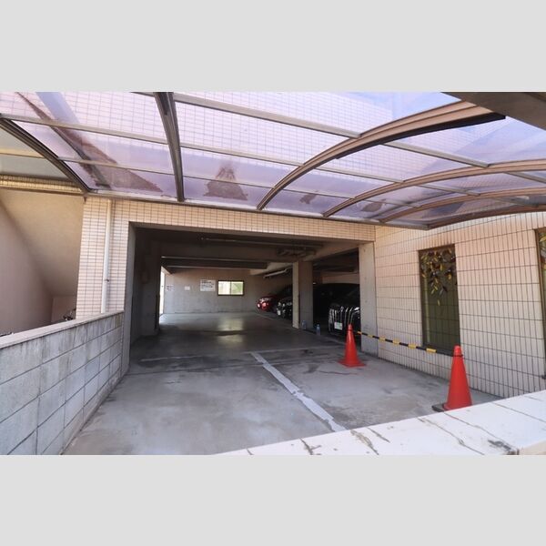 グリーンヒル上原104号室 駐車場