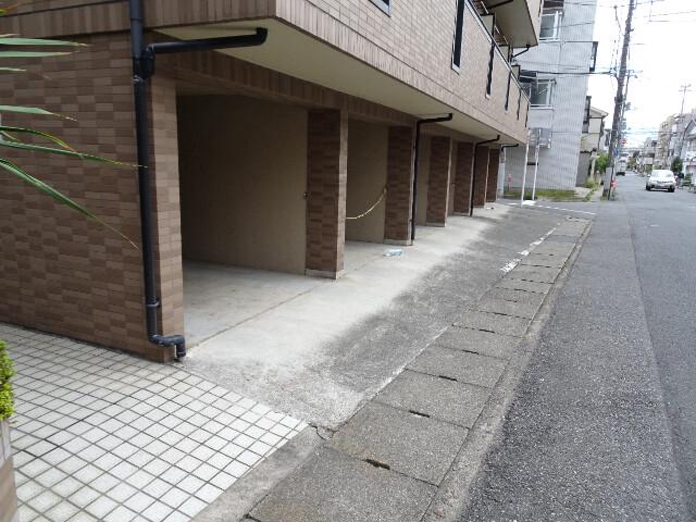 グランヴィラ２(K-107) 駐車場