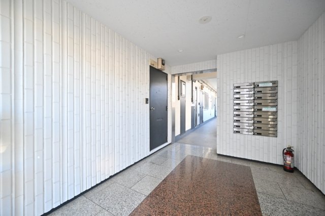 リシェル氷川台4階 エントランス