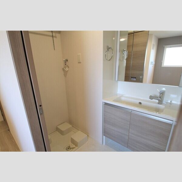 セレスティア大谷田Ⅱ303号室 洗面所