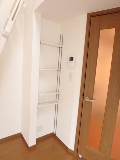 ジュネパレス市川第２４Ｃ2階 棚