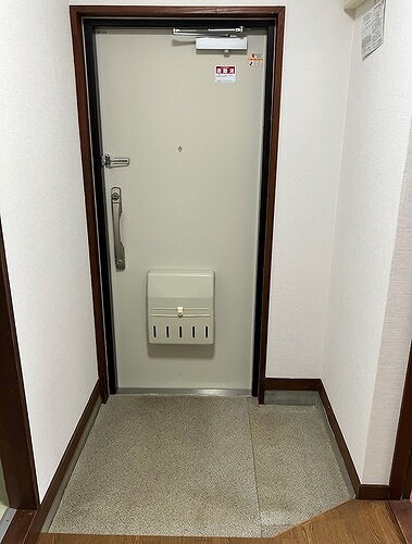 上郷西ケ谷団地壱〇号棟1階 玄関