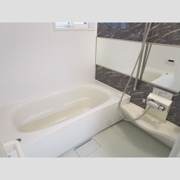 フェリーチェC 追い焚き給湯機能付き浴室(小窓付)