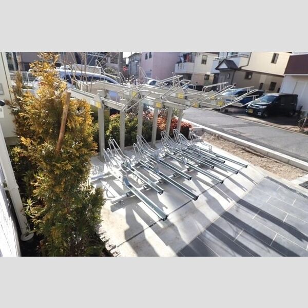 セレスティア松江 自転車置き場