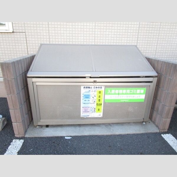 ピノラソ102号室 入居者専用ゴミストッカー