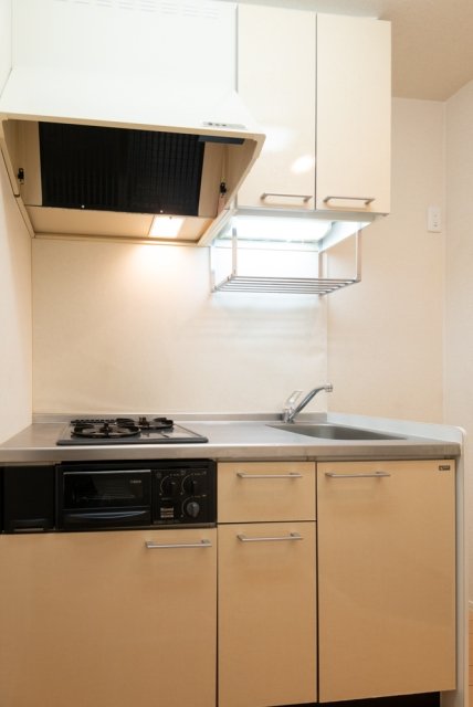 メゾン・ド・ソレイユ千住北1階 システムキッチン(2口ガスコンロ)