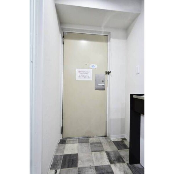 ウエストインパート18 玄関