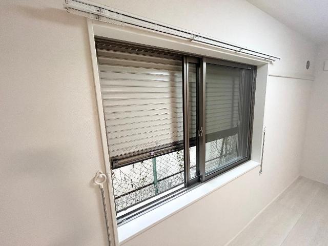 グラン　ジャルダン103号室 窓シャッター