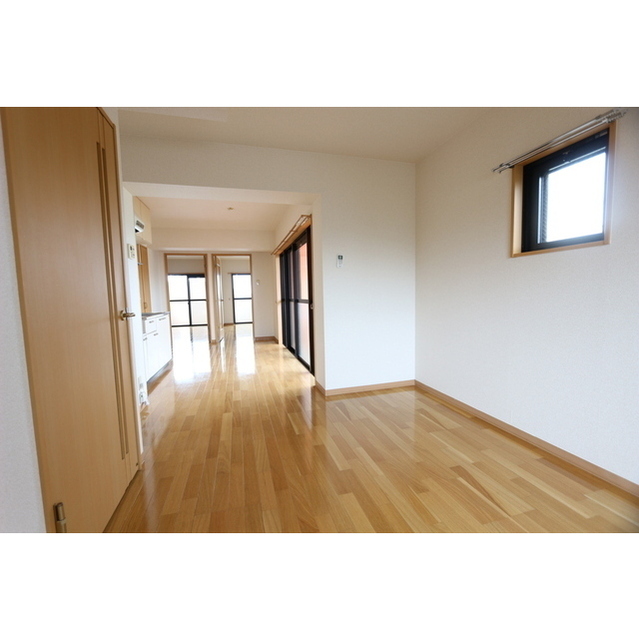 フォルトゥーナ301号室 リビング